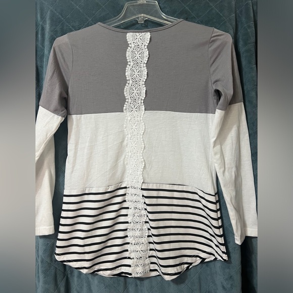 Women's Color Block Long Sleeve Lace Back Source Unknown Blouse - Picture 3 of 4